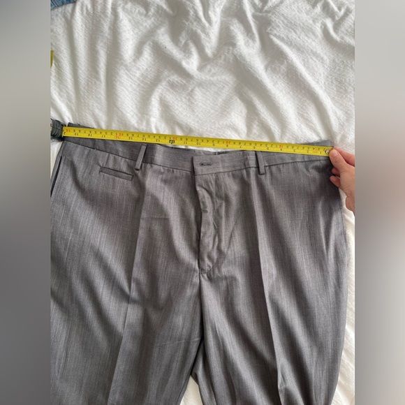 NWT mens grey suit 58/42 Euro.  Husband tried it on more like a big 44/small 46 - Picture 15 of 16